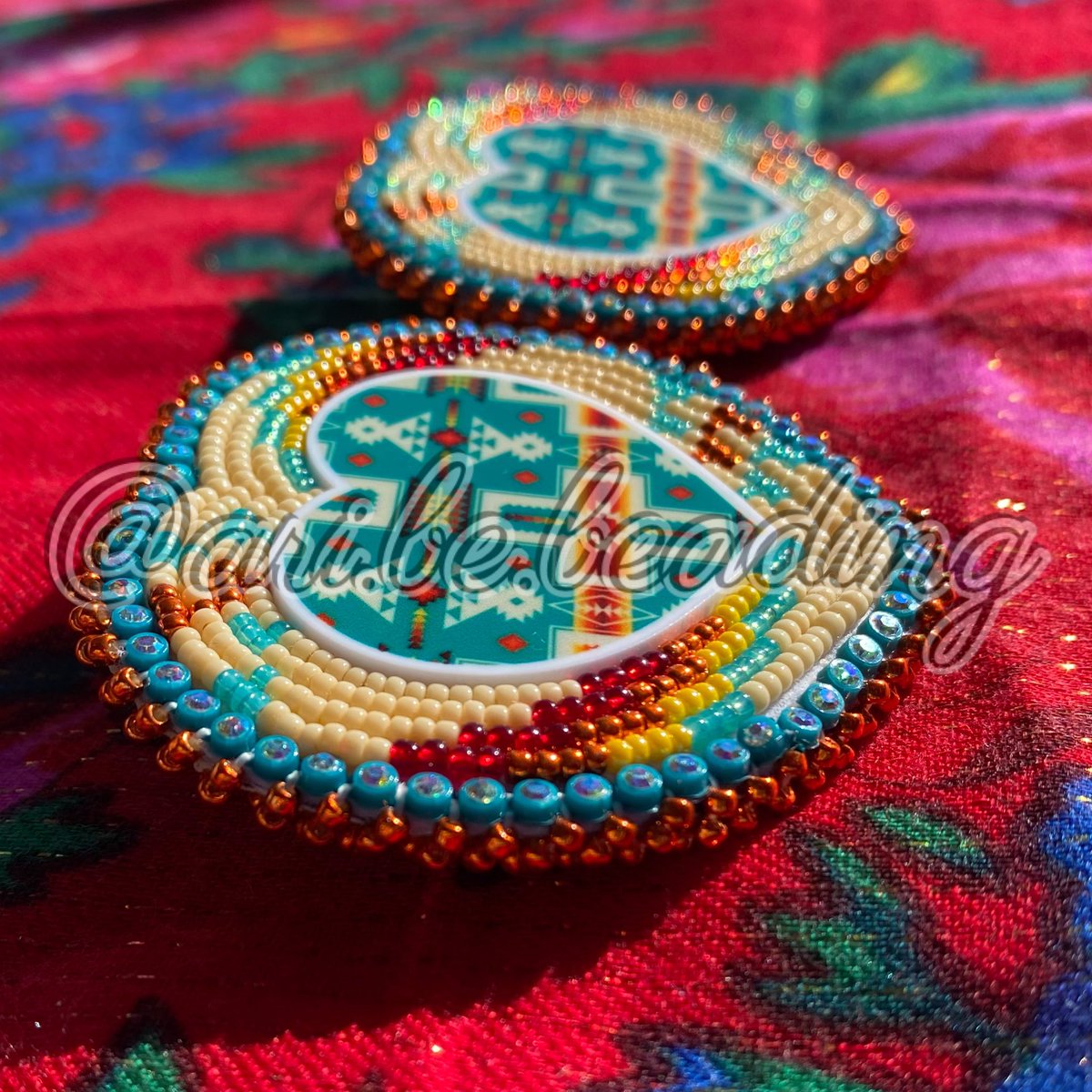 puropinche_ari's tweet photo. 🦋🧡 beaded earrings made by me AVAILABLE - $70 🧡🦋 
#beadwork #beadedearrings #indigenous #nativebling https://t.co/Kh5gEhq8fU