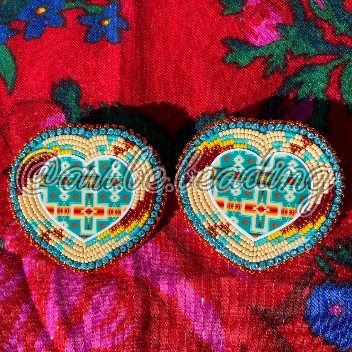 puropinche_ari's tweet photo. 🦋🧡 beaded earrings made by me AVAILABLE - $70 🧡🦋 
#beadwork #beadedearrings #indigenous #nativebling https://t.co/Kh5gEhq8fU