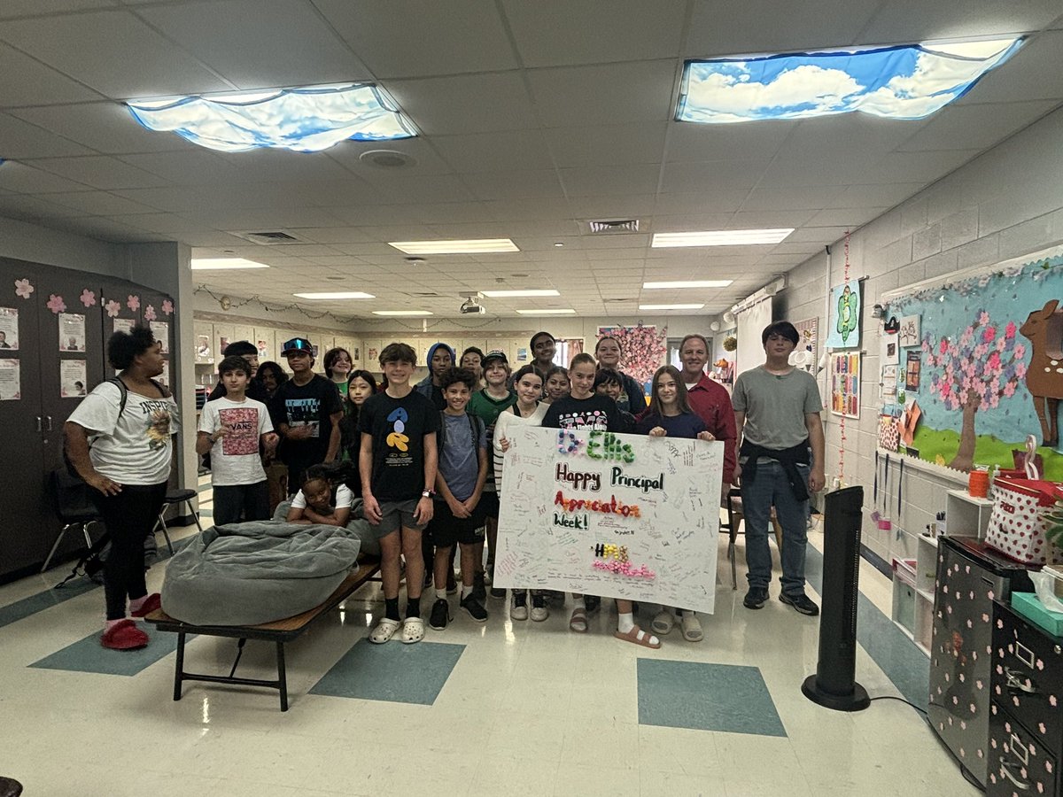 HenryHawksLISD's tweet photo. #happyprincipalappreciationweek Dr. Ellis. Your passion for education is inspiring to us all. #2324 https://t.co/6ye4VmKGfG