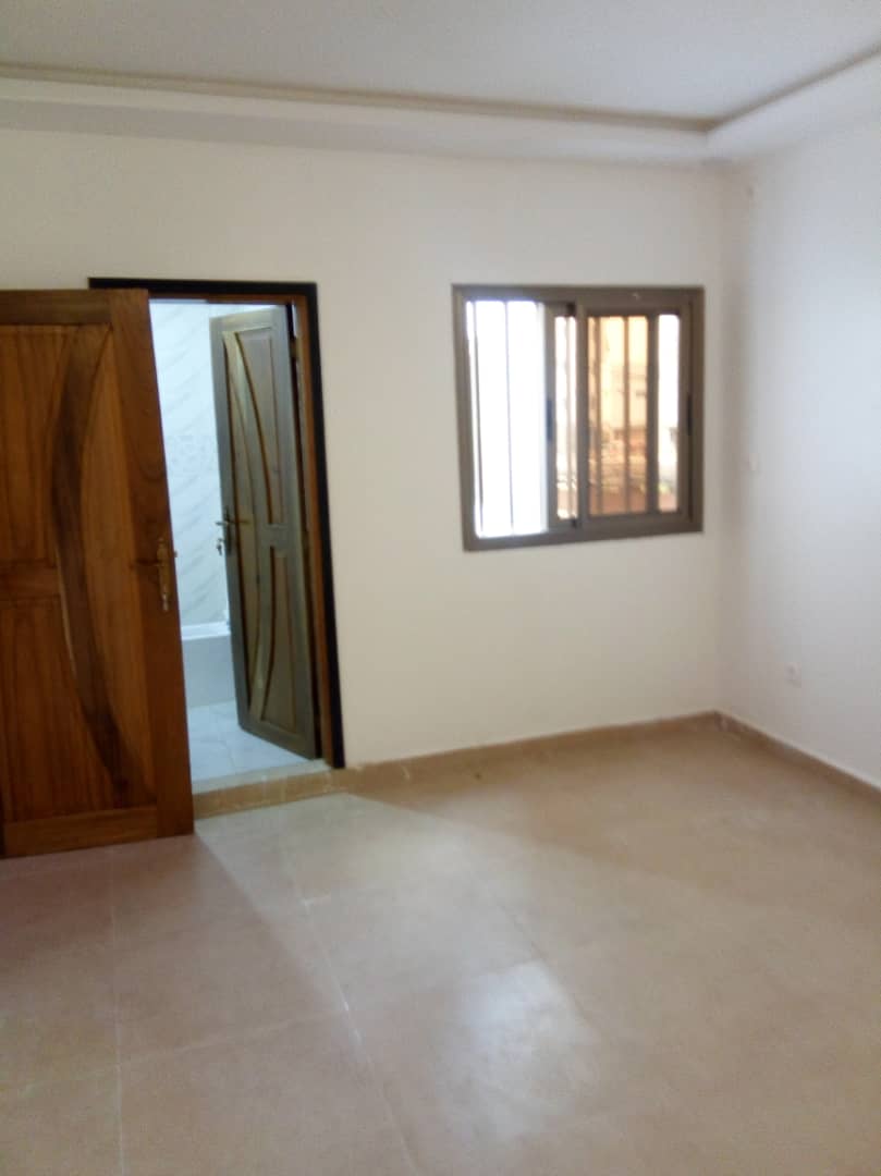 IMMOSENSarl's tweet photo. 📷 LOCATION
  Un duplex F5 à louer à #almadies2
📷Rez de chaussée :
📷2 patios, 1 Grand salon 1 cuisine, 1 toilette visiteur
📷1Chambre avec salle de bain
📷1er Etage :
📷1 Chambre parent avec  salle de bain
📷2 Chambres  avec  salles de bains
📷 PRIX  : 500 000 FCFA https://t.co/v2SHxM5xDQ