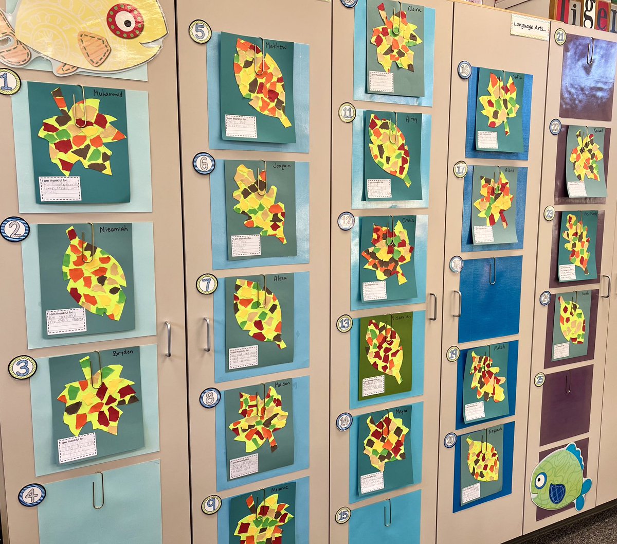 finch_janna's tweet image. Love their sweet notes about what they are thankful for and their beautiful torn paper leaf mosaics ! #art #mosaics #leaves #fall #gratitude #chaseinnovators ⁦@ChaseTigers⁩