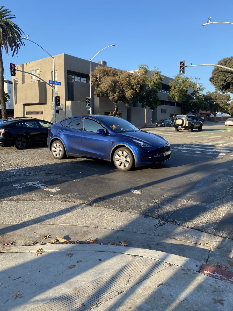 MobilityForWho's tweet photo. Average Tesla driver in a crosswalk. https://t.co/Maf44LAhaP