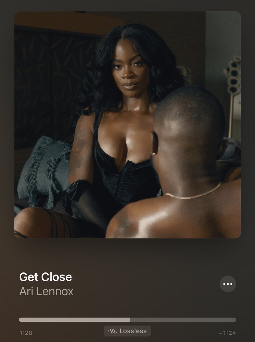 TRAEANNAA's tweet image. did u guys stream my new song yet? #GetClose