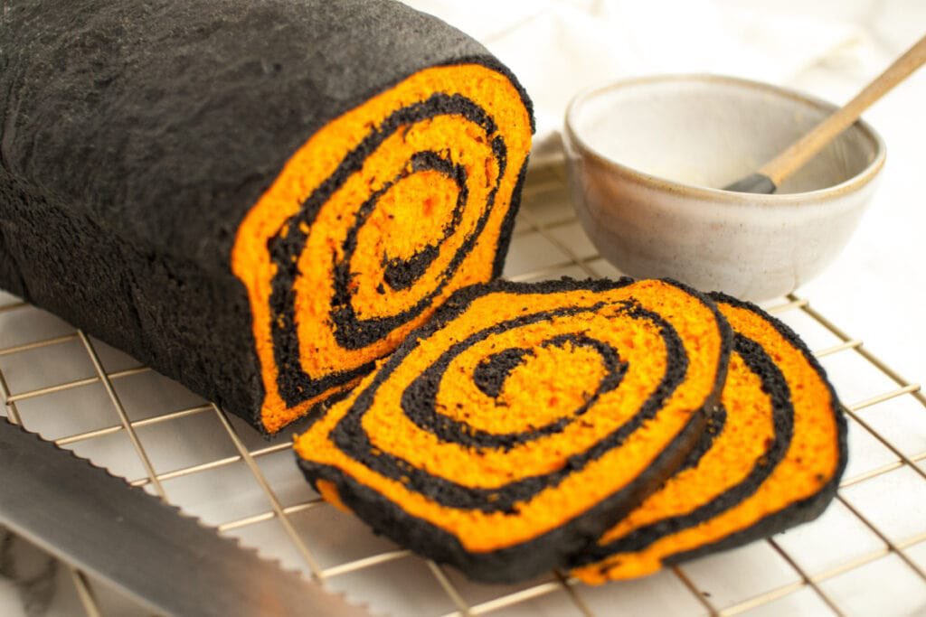 GhouliaChilds's tweet image. HALLOWEEN Bread via Kitchen Divas.
#HomemadeBreadDay
#GhastlyGastronomy 

kitchendivas.com/halloween-brea…