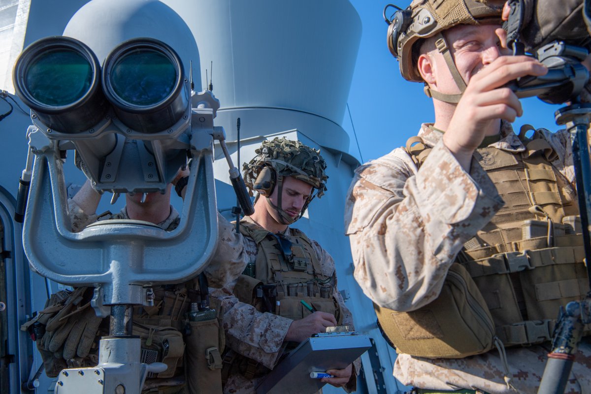 #USNavy Photos of the Day: 

1️⃣ #VFA97 #FLTOPS and 2️⃣ #HSC4 helo maintenance aboard #USSCarlVinson @CVN70 and 3️⃣ #USSSterett #FLTOPS during #ANNUALEX in Philippine Sea @US7thFleet
4️⃣ @USMC stand lookout aboard #USSSomerset in Pacific Ocean @US3rdFleet
👉 dvidshub.net/r/uw5gq2