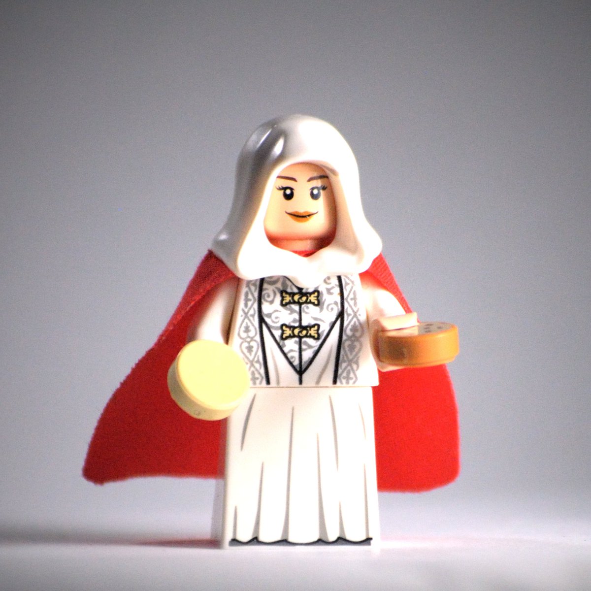 HeavenlyBricks's tweet photo. November 17 is the feast day of St. Elisabeth of Hungary, patron saint of nurses, widows, and bakers. She once was sneaking out bread to give to the poor, but when caught, revealed it,  miraculously transformed into roses.

https://t.co/QK2xxnjZIG

#legohagiography #catholic https://t.co/x0EZWzGR3e