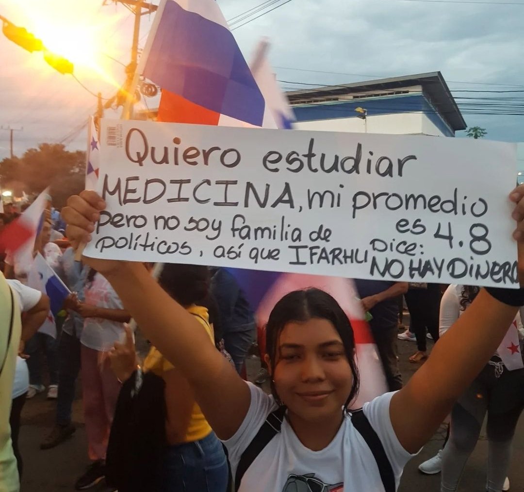 elchicoc9's tweet photo. __ Aquí los auxilios solo son para los hijos de políticos, para el
pueblo no. 😔🤡 https://t.co/sYu84Cj9QL