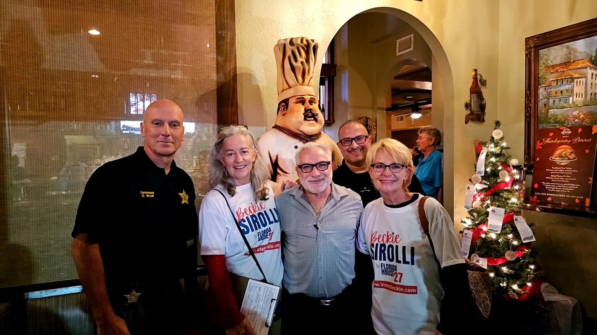 Francesco's was PACKED! ♥️♥️♥️ @MCSOFlorida #TipACop #SpecialOlympicsFlorida