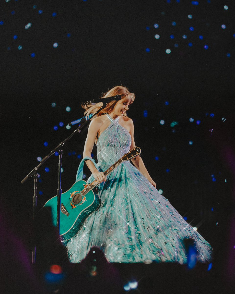 updateswiftbr's tweet photo. "Eu sinto que o Brasil foi o primeiro lugar a realmente apreciar essa música. Essa é para vocês!". — Taylor Swift antes de cantar "Long Live". 🥹

#RioTSTheErasTour https://t.co/IvvG9nmsd5