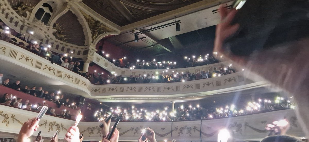bettygaze's tweet photo. Probably the worst gig photo ever... taken at one of THE BEST gigs ever... @embrace at Shepherds Bush were OUTSTANDING. Thank you for the last 25 years.. it's been a joy! #TheGoodWillOut #OBF https://t.co/pLnLWPRiK3