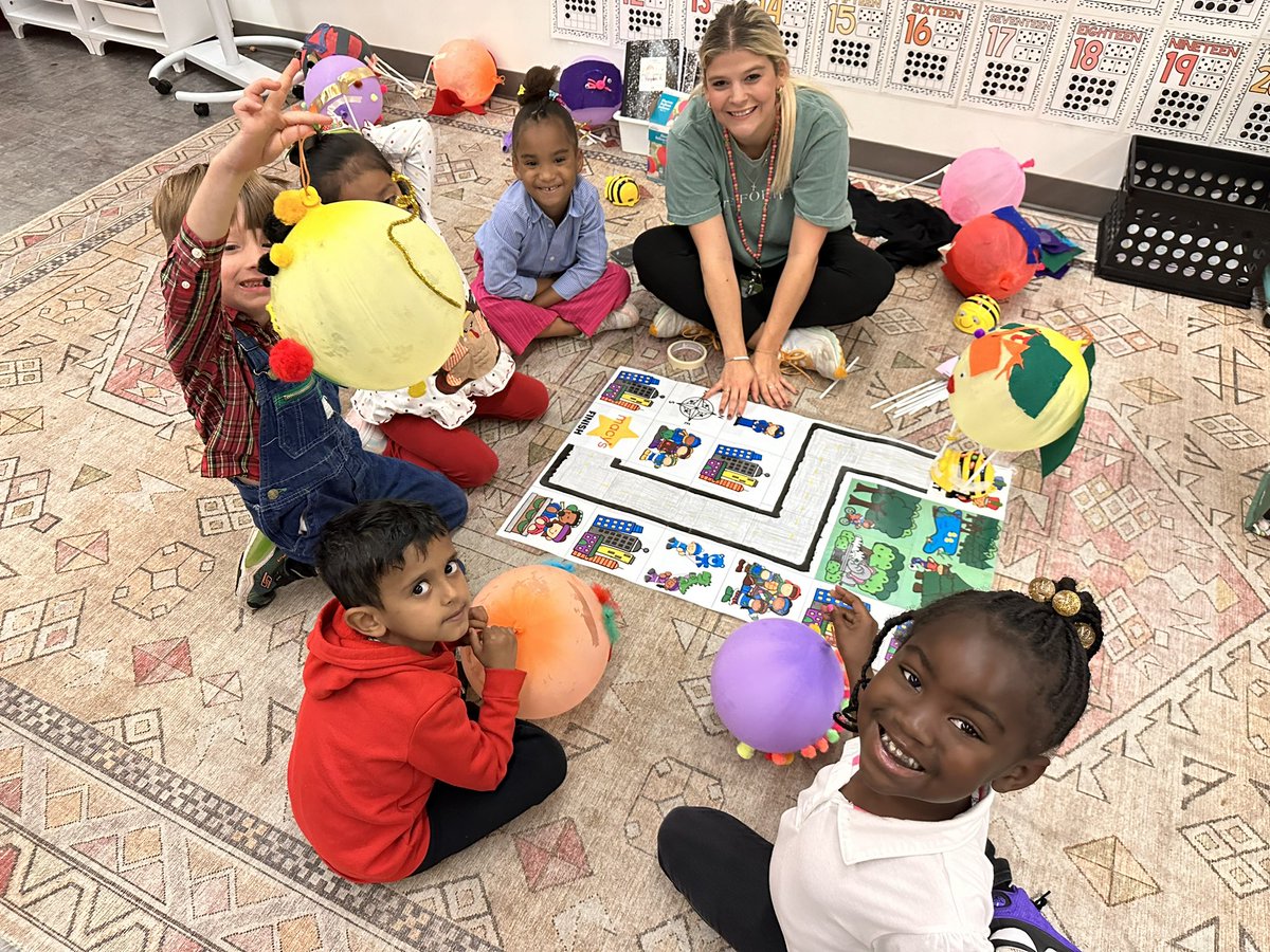 feithSTEM's tweet photo. Check out our @WoodlandForrest Kindergarten friends coding a Thanksgiving Day parade, touring the Macy’s Parade studio with VR goggles, and more!

Shoutout to @jackiechristelo for collaborating with me &amp; @MrSummerford on this engaging STEM experience!

Today was a great day. ❤️ https://t.co/mSB2I4qvHQ