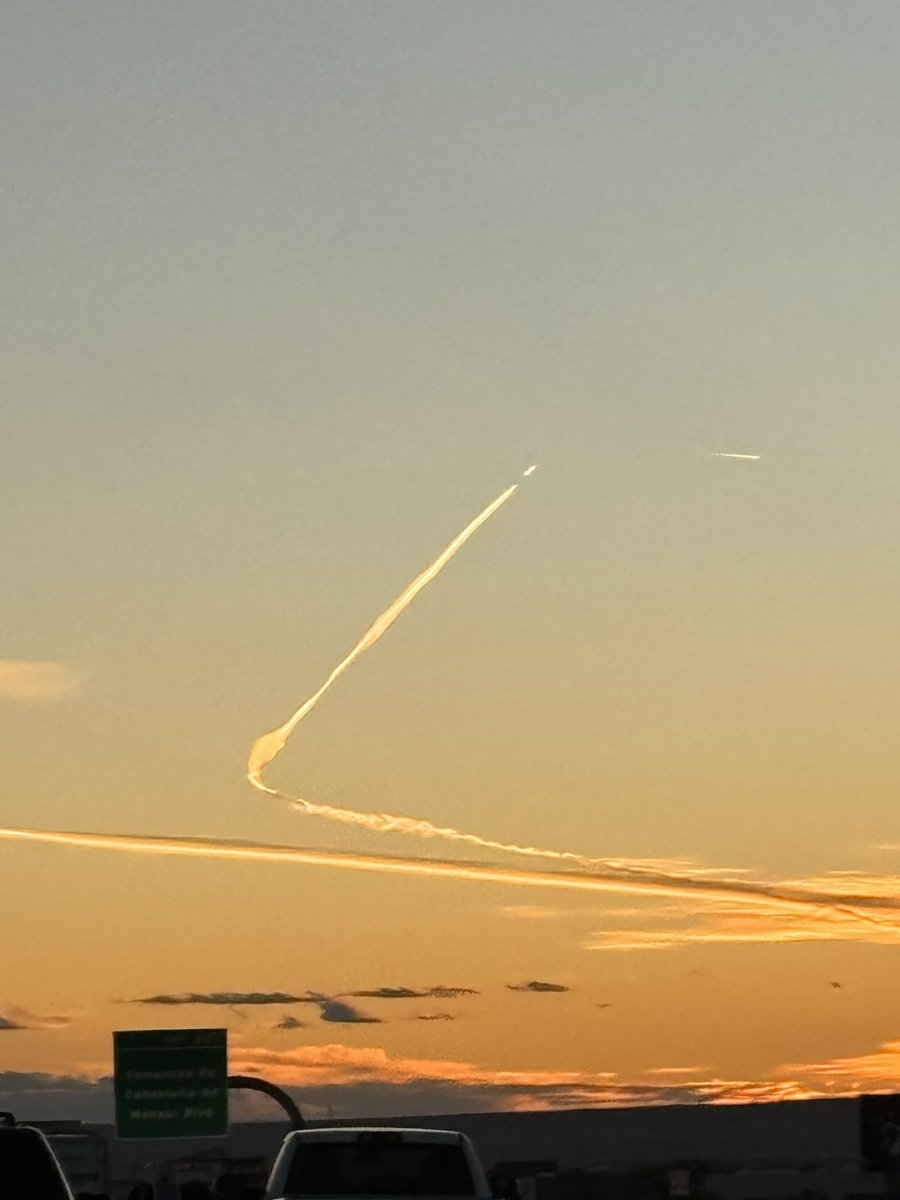 jopruitt's tweet photo. Looks like the plane took “that left turn at Albuquerque.” 🐰🥕 https://t.co/Tpi0pIjnHS