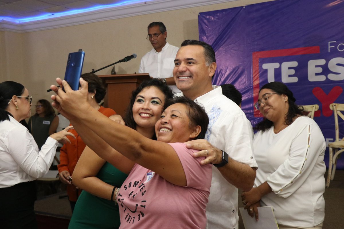 Nuestro precandidato <a href="/RenanBarrera/">Renán Barrera</a>, junto a la representante del Pdte. <a href="/AsisFC/">Asis Cano Cetina</a>, la Sec. Gral. <a href="/Chaty65/">Chaty Polanco</a>, la Coord. del #EquipoMérida, <a href="/CeciliaPatronL/">Cecilia Patrón Laviada</a> y mujeres panistas líderes escucharon las ideas y propuestas que plantearon para seguir empoderando a las mujeres yucatecas.