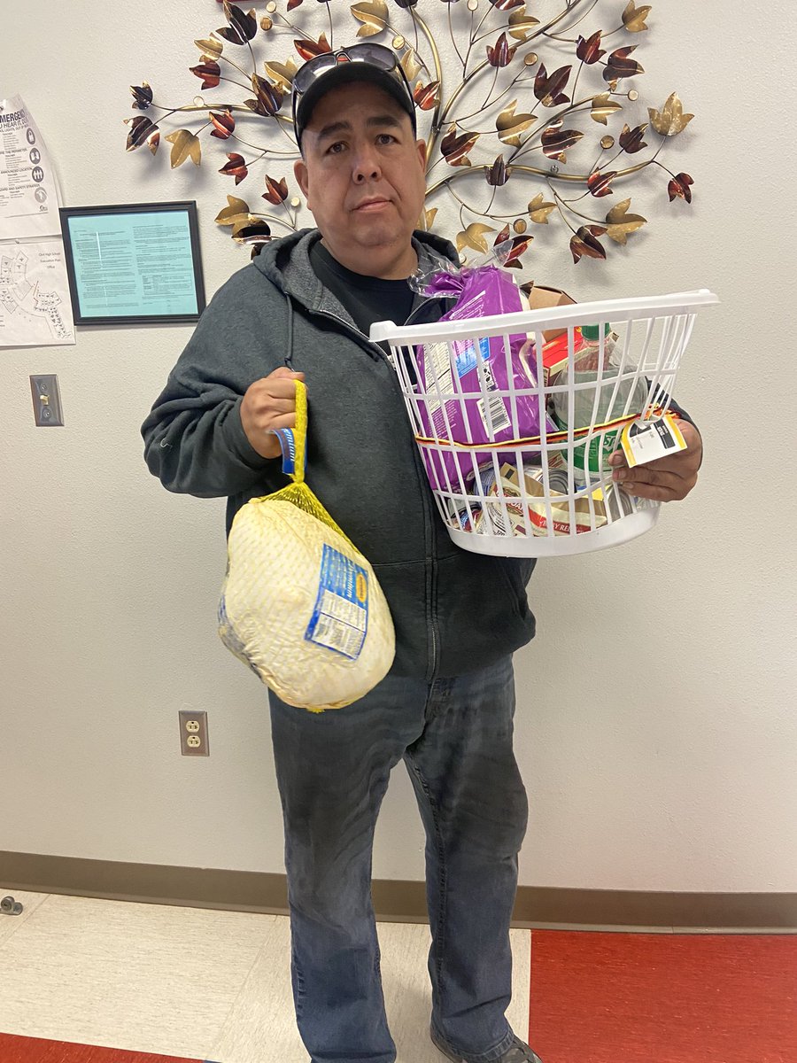 CisClint's tweet photo. Thank you to Otero County Jail , Webb Feed, Whole Sale Lumber Co. , Coffee Waffel , @clinths_nhs , Surratt ASC Class and Town of Clint for helping our community to have a meal this year !! ♥️🦁🦃#weareclint #ciselpaso #weworktogether @SurrattCubs @ClintHSLions @ClintJHS https://t.co/9yeNxtkRic