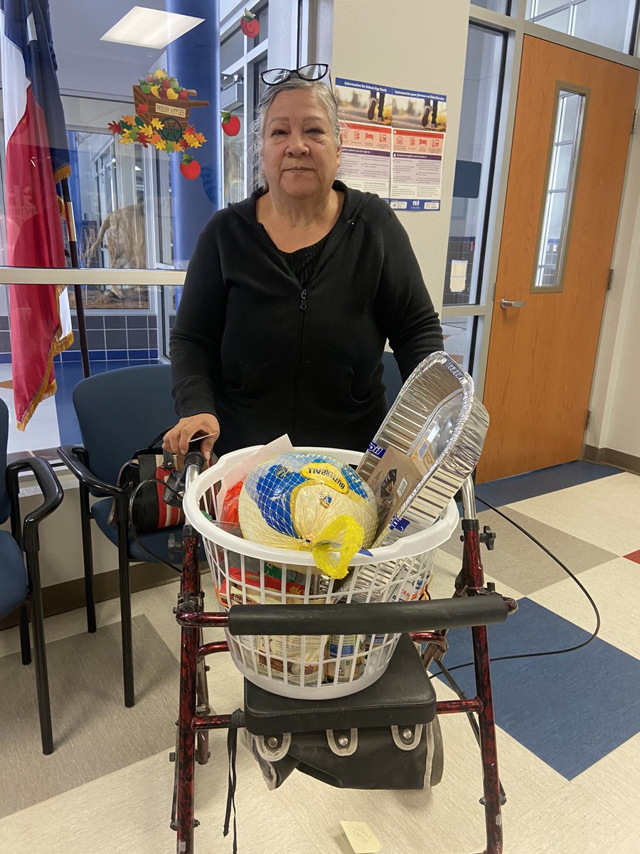 CisClint's tweet photo. Thank you to Otero County Jail , Webb Feed, Whole Sale Lumber Co. , Coffee Waffel , @clinths_nhs , Surratt ASC Class and Town of Clint for helping our community to have a meal this year !! ♥️🦁🦃#weareclint #ciselpaso #weworktogether @SurrattCubs @ClintHSLions @ClintJHS https://t.co/9yeNxtkRic