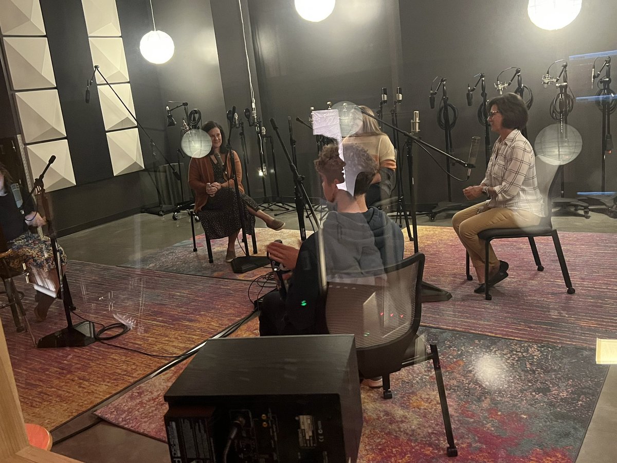 DrHutchLSR7's tweet photo. A great opportunity this week with one ☝️ of our @lsr7its staff @KorieBoenker and @lsr7 staff Ms Courtney, Ms Chambers with LSW student,Connor, talking about #aieducation in an @lsr7 coming to a podcast filmed by @STAexcels students! https://t.co/txmFWTWonZ