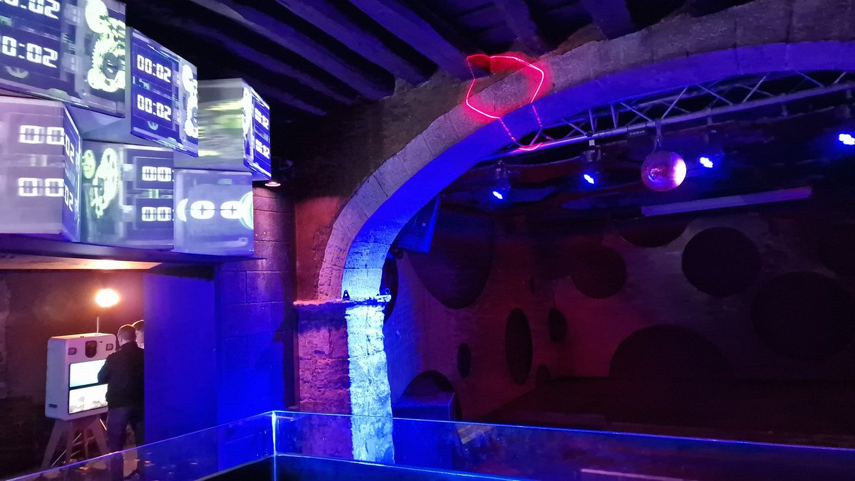 maadraassoo's tweet photo. Engeguem màquines! Feliç 42è #sieluversari i fem redoble del meu a amb una sessió plena de Hits a @elsielumanresa ! A ballar! #DeesmaadraassooElSielu #elsielu #sielu #manresa #bages #elsielumanresa #despertemlanit #ensveiemalsielu #barriantic #concert #akelarre #serialkillerz https://t.co/Nzee1uAXiE
