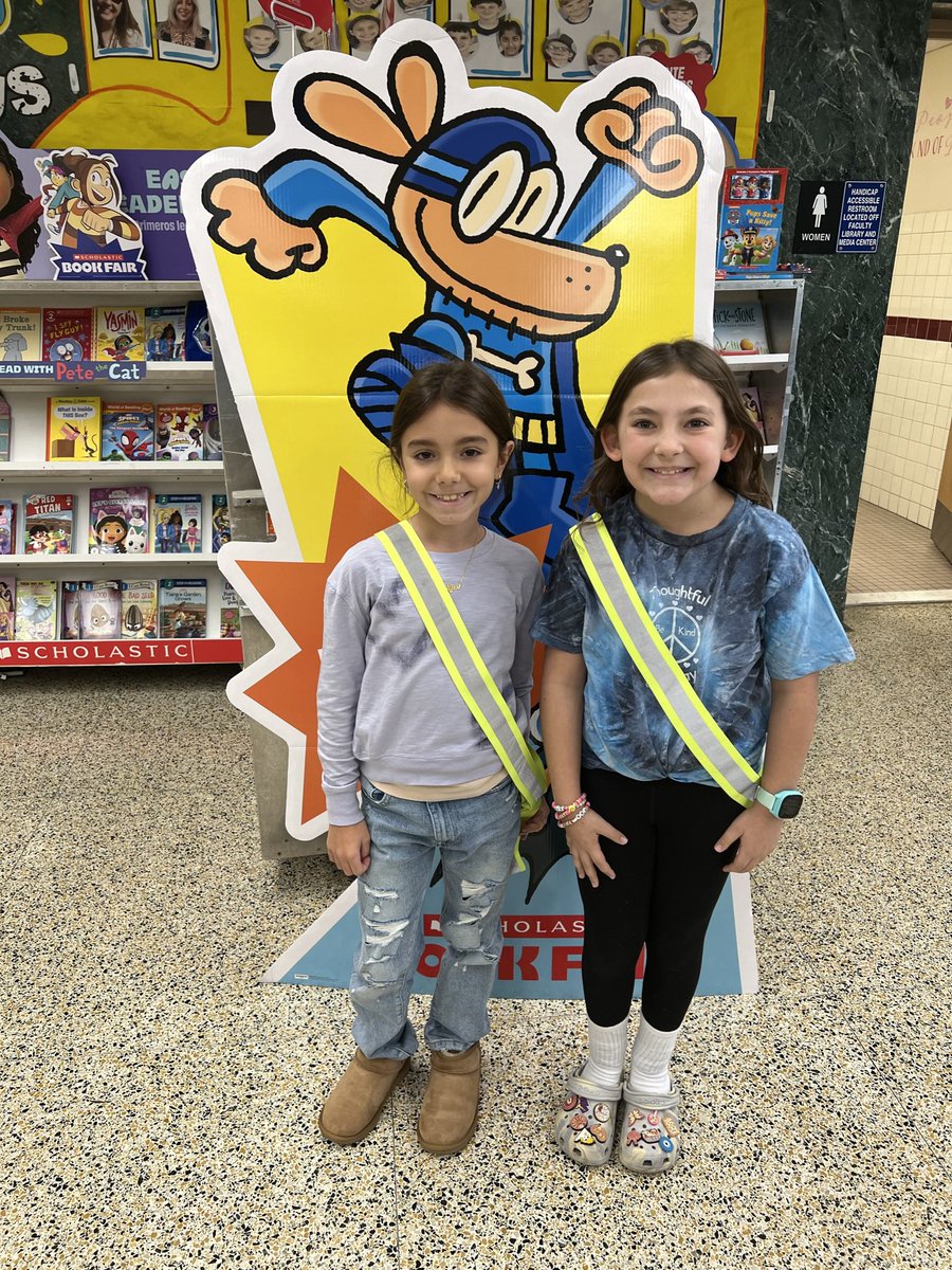 Thank you to our CBS PTA for organizing an awesome book fair this week! Special shout out to our ambassadors who helped as well 💙