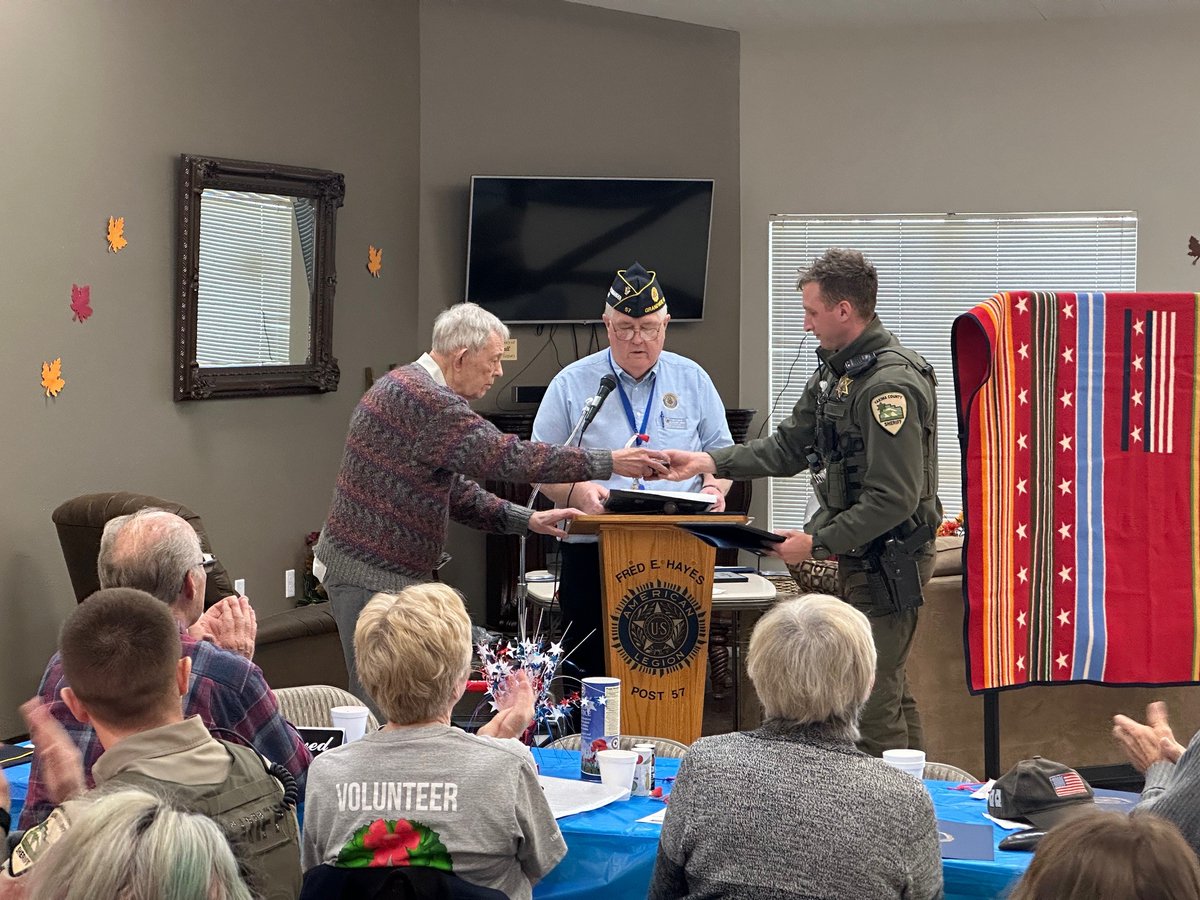 YakimaSheriff's tweet photo. Honoring our Sheriff's Office team for their exceptional work and awards received on Veterans Day from American Legion Post 57. Proud to have such dedicated individuals serving our community. #SheriffsOffice #VeteransDay #ExemplaryPerformance #TeamGreen💚 https://t.co/FwgpuExu5H