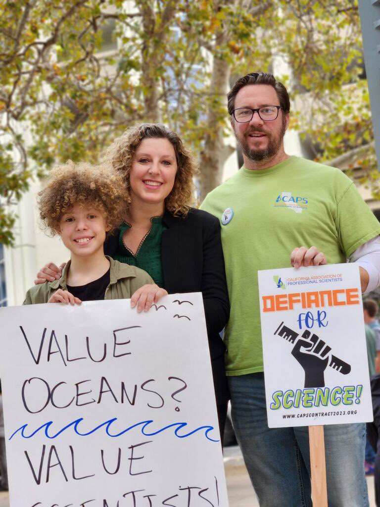 Pilar4CA's tweet photo. We were out in our green and so happy to support my brother and all of the @capsScientists fighting for #PayEquity. 💚

#ValueScientists #DefianceForScience #UnionStrong #SolidaritySeason #StandUpForScience #ScientistsStrikeBack #cadem #CADem2023 https://t.co/8VSDvCZS6q