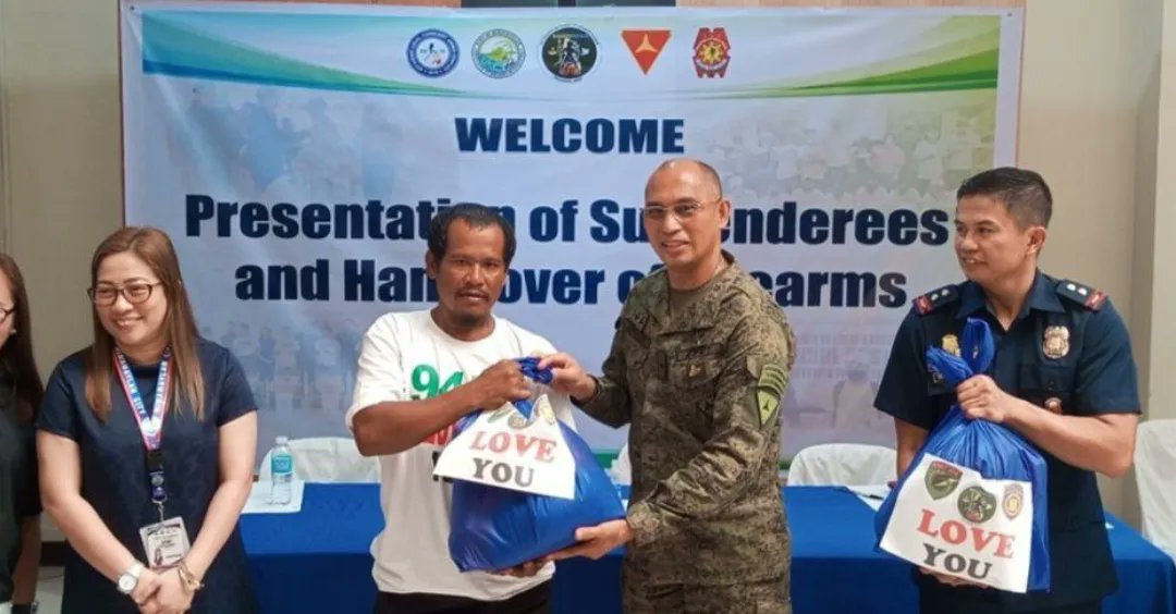 25 NPAs SURRENDER, YIELD 8 FIREARMS IN NEGROS ORIENTAL

m.facebook.com/story.php?stor…