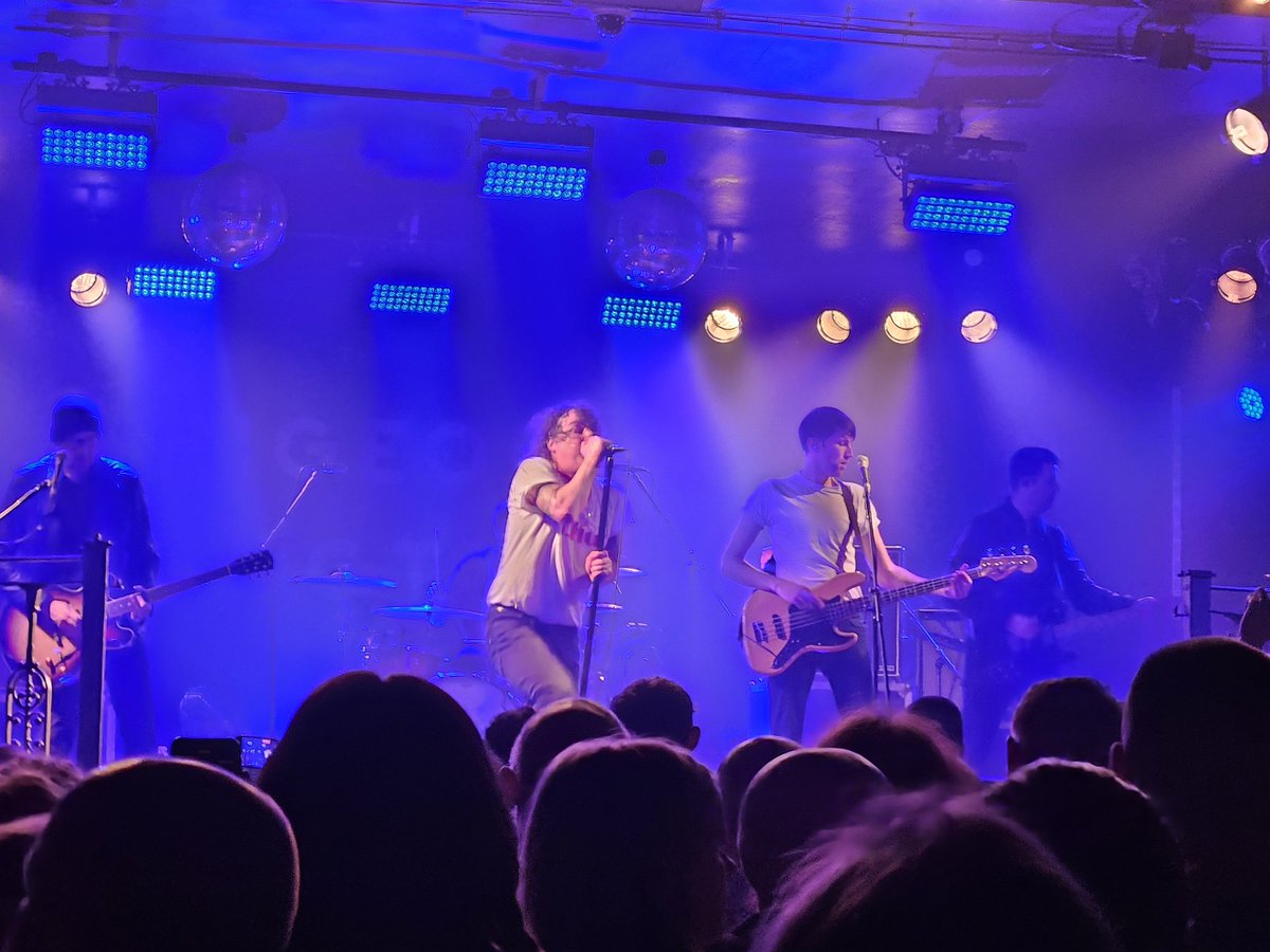 FoxieYorkie's tweet photo. Honestly hands down one of the BEST gigs I've ever been too. Well done Todd lads @pigeonsofficial even got to have a wee chat after @PIGEON_MATT https://t.co/ILINmL0OJx