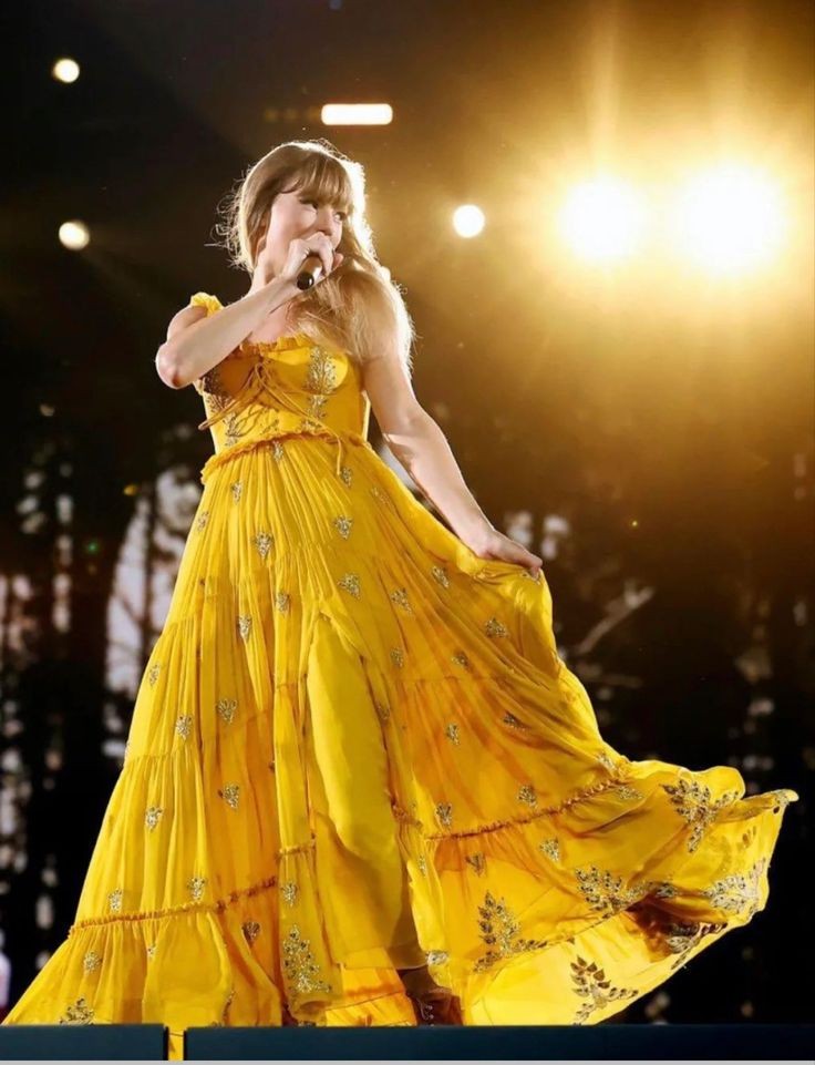 karolflkr's tweet photo. TAYLOR COMPLETOU A BANDEIRA DO BRASIL!!!!! https://t.co/L4eiIKlTV4