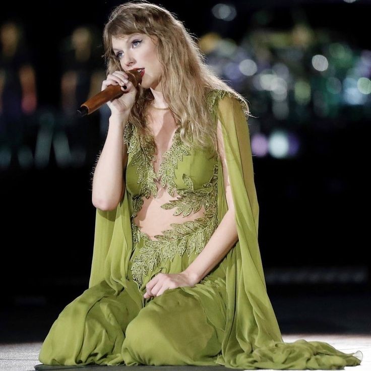 karolflkr's tweet photo. TAYLOR COMPLETOU A BANDEIRA DO BRASIL!!!!! https://t.co/L4eiIKlTV4