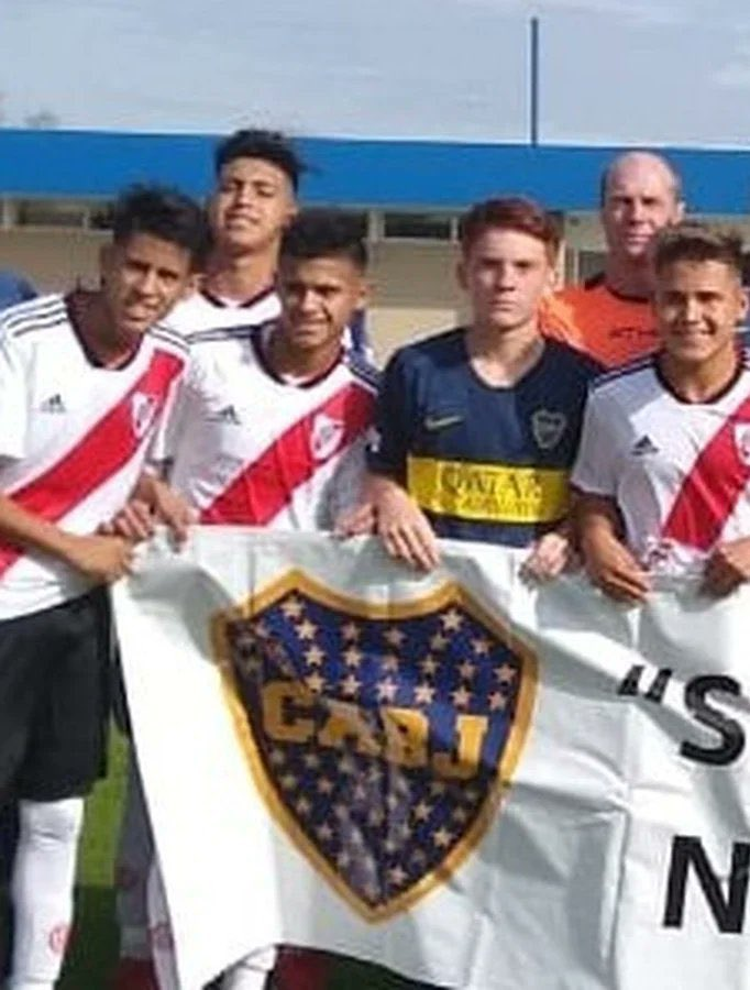 "Que feo ser bostero y boliviano"

Los que lo dicen / Al que se lo dicen