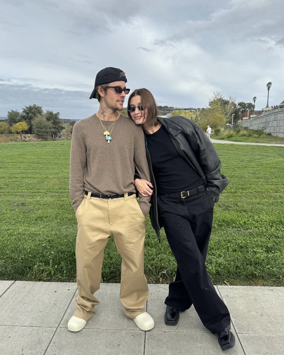 haileybfits's tweet photo. The Bieber’s! 🖤 https://t.co/am6TiBcOQw