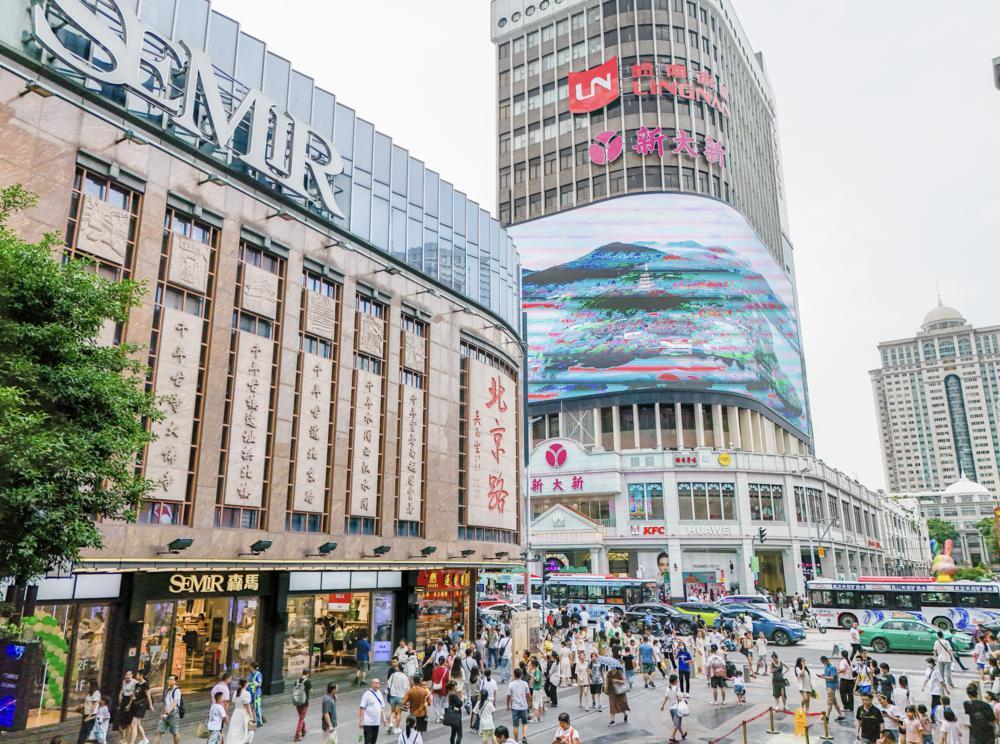 RecordGBA's tweet photo. 🔺As of November 11th, 2023, the cumulative passenger volume of #BeijingRoad in #Guangzhou has exceeded 100 million for the first time this year, creating a total revenue of over 16 billion yuan, which marks a year-on-year increase of 66% and 48% respectively.
🔺Compared with the same period in 2019, they have grown by 60.4% and 65% respectively, reaching a historic high in both passenger and business volume.
#Guangdong #GBA #DynamicGBA
@guangzhou_daily @Discover_GZ @Guangzhou_City @iGuangdong