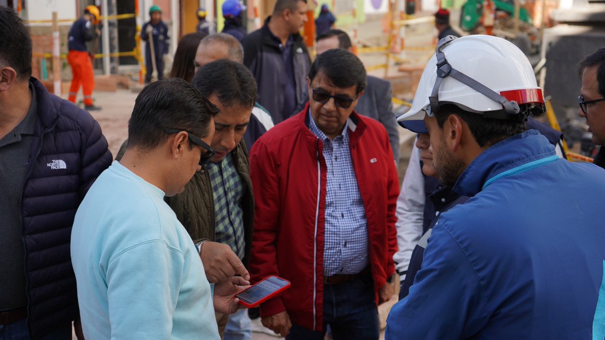 PastoTransito's tweet photo. El equipo de la administración local realizó la visita a los avances de las obras de Centro Histórico y así verificar los últimos detalles en el componente de espacio público.
#InfórmateYComparte 
#PastoLaGranCapital 
#CentroHistórico https://t.co/nxSMcnArcZ