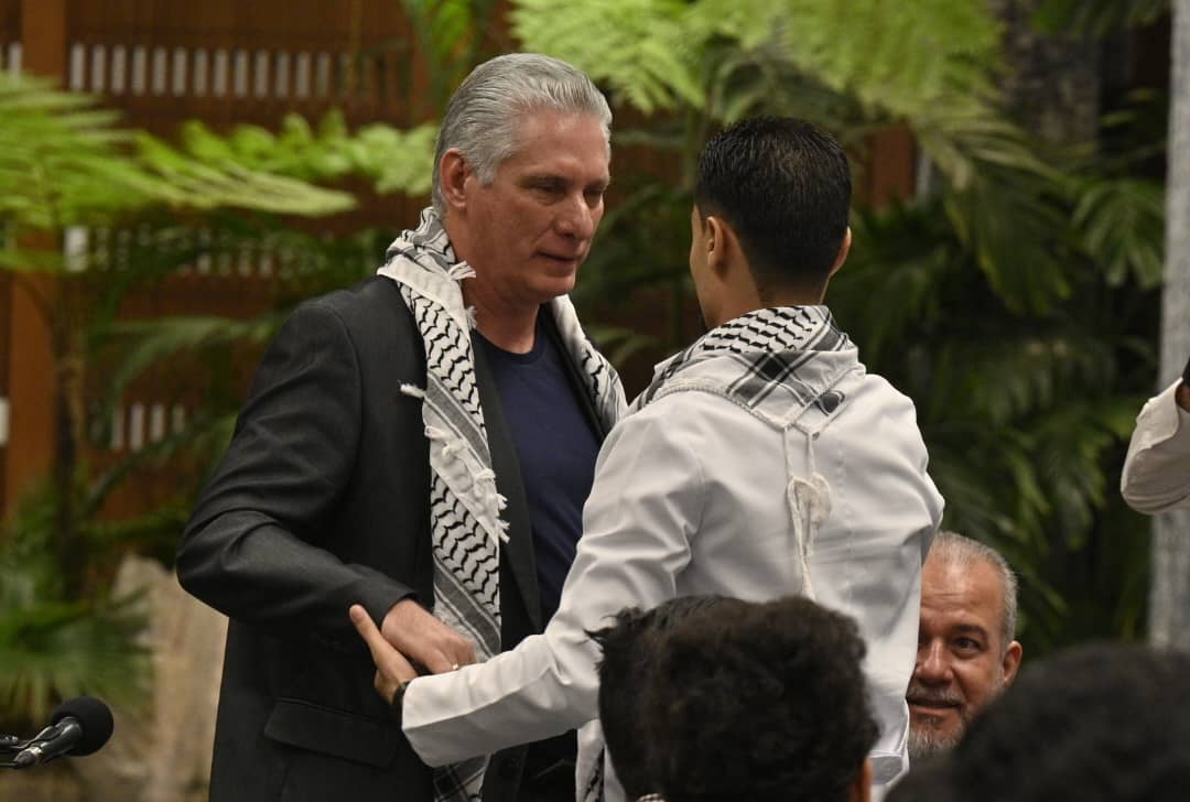 JuantonioFdez's tweet photo. Es lo que corresponde y hace #Cuba. Son nuestros principios y valores.

¿A ver cuántos Jefes de Estado y/o Gobierno hacen una pausa d trajines diarios para recibir, escuchar y arropar a la juventud Palestina?

#FreePalestine https://t.co/XyAPPjdODg