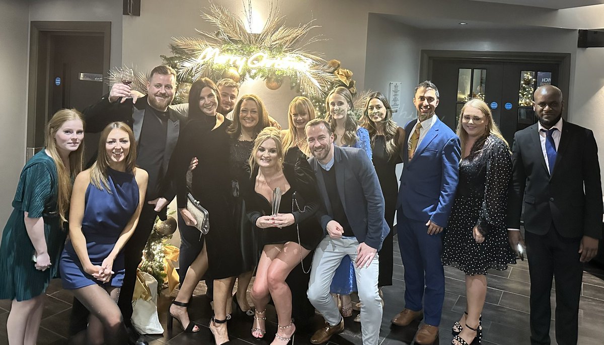 katewarriner's tweet image. Massive congratulations to @idigitalnhs at @LHCHFT staff awards tonight. Non clinical team of the year. Picture including our amazing teams and some of our brilliant clinical leads too. So proud of u all and so richly deserved 💕🥰