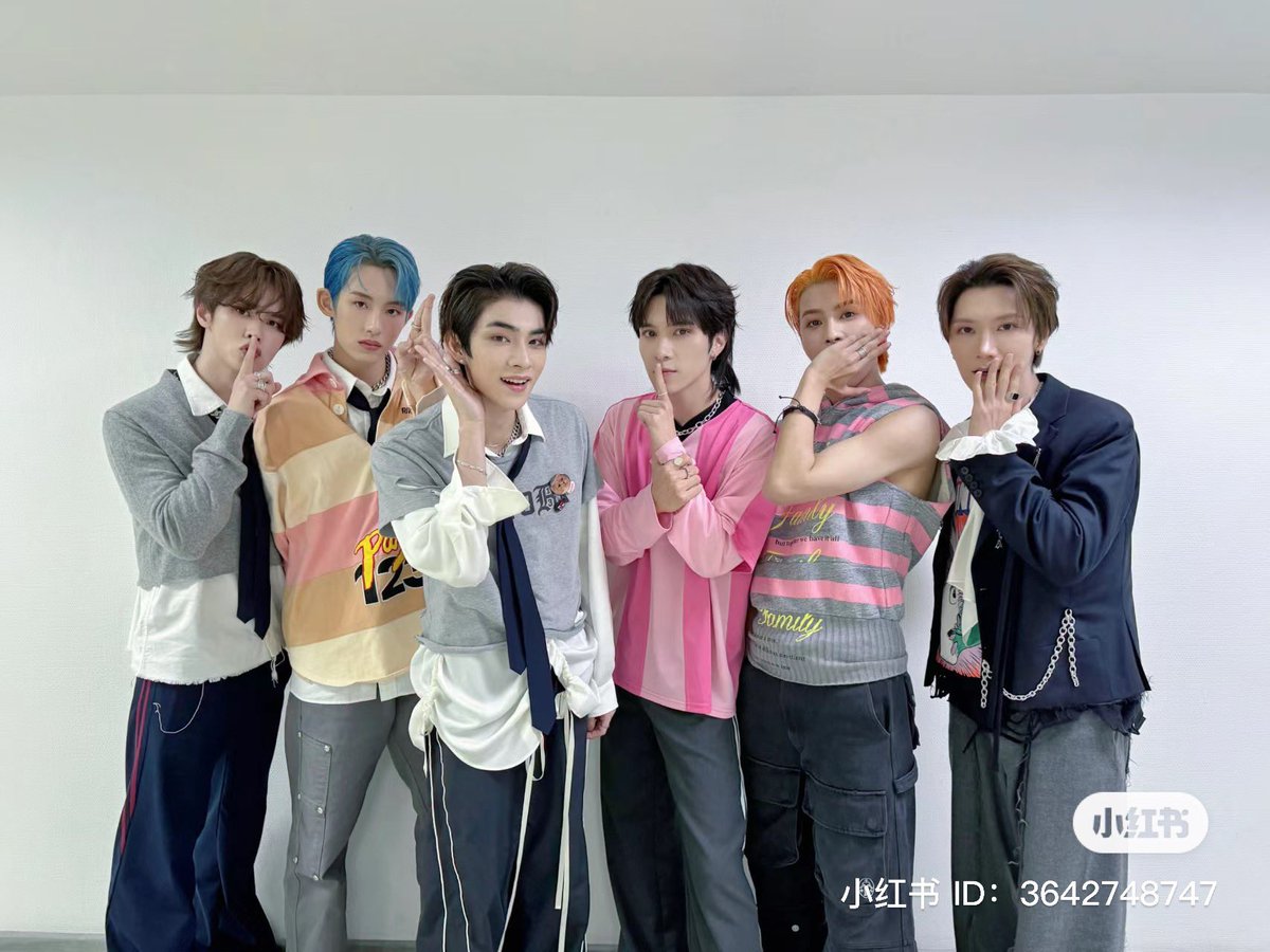 wayvmxbase's tweet image. - 231115- Actualización de WayV con #Kun, #Ten, #Winwin, #Xiaojun, #Hendery y #YangYang en Xiaohongshu.

“¿Eh? Amigos, no sean demasiado chismosos. 
#Escuché que ustedes quieren saber #¿Quién le enseñó a este grupo a usar Xiaohongshu así? #Curiosidad #Deseo de saber #Sensación de