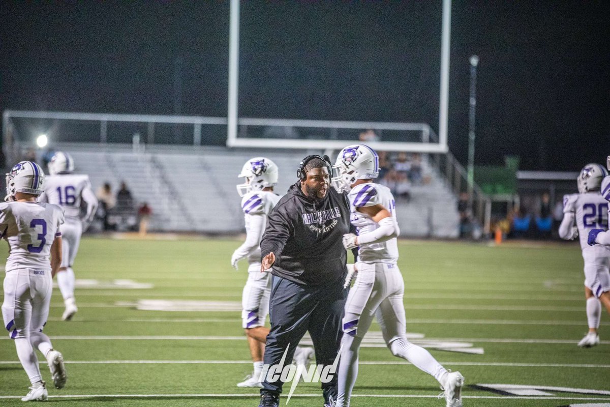 CoachEvans903's tweet photo. Through this past season there were TRIALS AND TRIBULATIONS but through it all I CANT DO NOTHING BUT THANK GOD!!! He put me here in HALLSVILLE, TEXAS for a REASON and I WILL forever BE thankful!!! #BLESSED #CoachEvans #BigTEX 🤠 #GoCats 🐾 #BobcatGRIT https://t.co/jyQtSqDszP