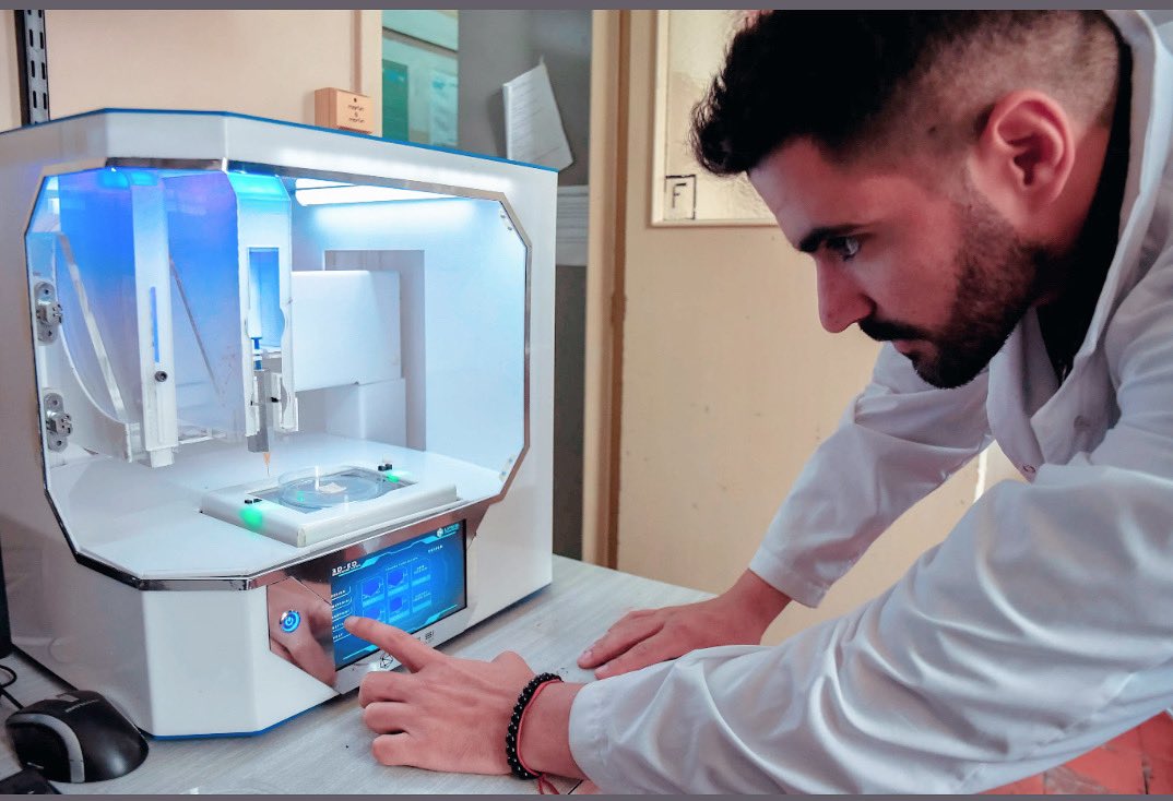 pabloantezana29's tweet photo. Empecé con mi tesina antes de recibirme de licenciado, luego realice mi Doctorado, continué con un posdoc y finamente llegué al objetivo tan deseado de ser INVESTIGADOR del
Conicet, la mejor institución gubernamental de ciencia de Latinoamérica y es Nuestra 🇦🇷 #CONICET #ffyb https://t.co/cvmmI2Oa1G