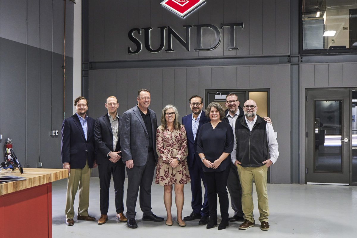 Sundt's tweet photo. Thank you @GovernorHobbs for visiting Sundt’s KAPBCS Training Center today to mark National Apprenticeship Week. We were proud to announce during the visit Sundt’s commitment to double its apprentices by 2026 in support of BuildItAZ.  

#NationalApprenticeshipWeek #builditAZ https://t.co/aObWJ2T4cU