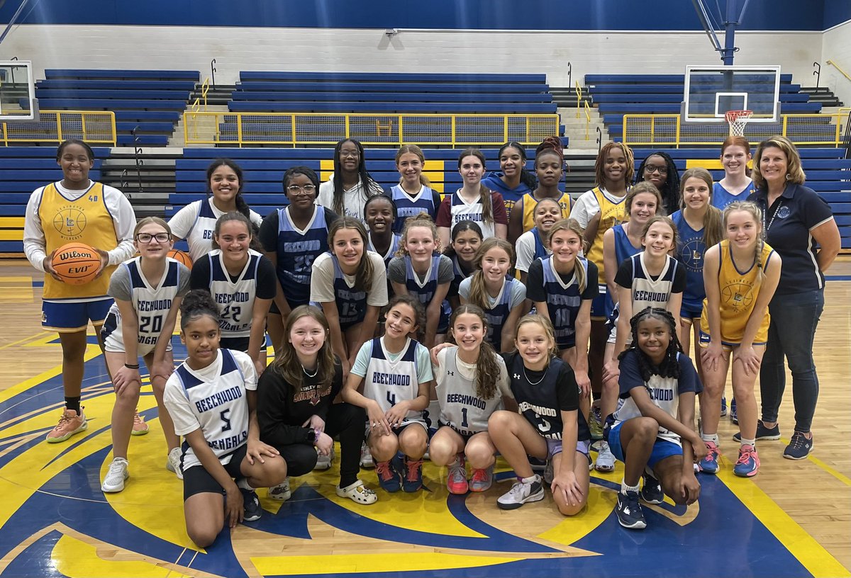 LexingtonWBB's tweet photo. Wildcat/ Bengal combined practice! What a fun group of basketball players! We can’t wait to see them grow this season💪💪 #theCLIMB #futureWildcats https://t.co/We1wdQWPDO