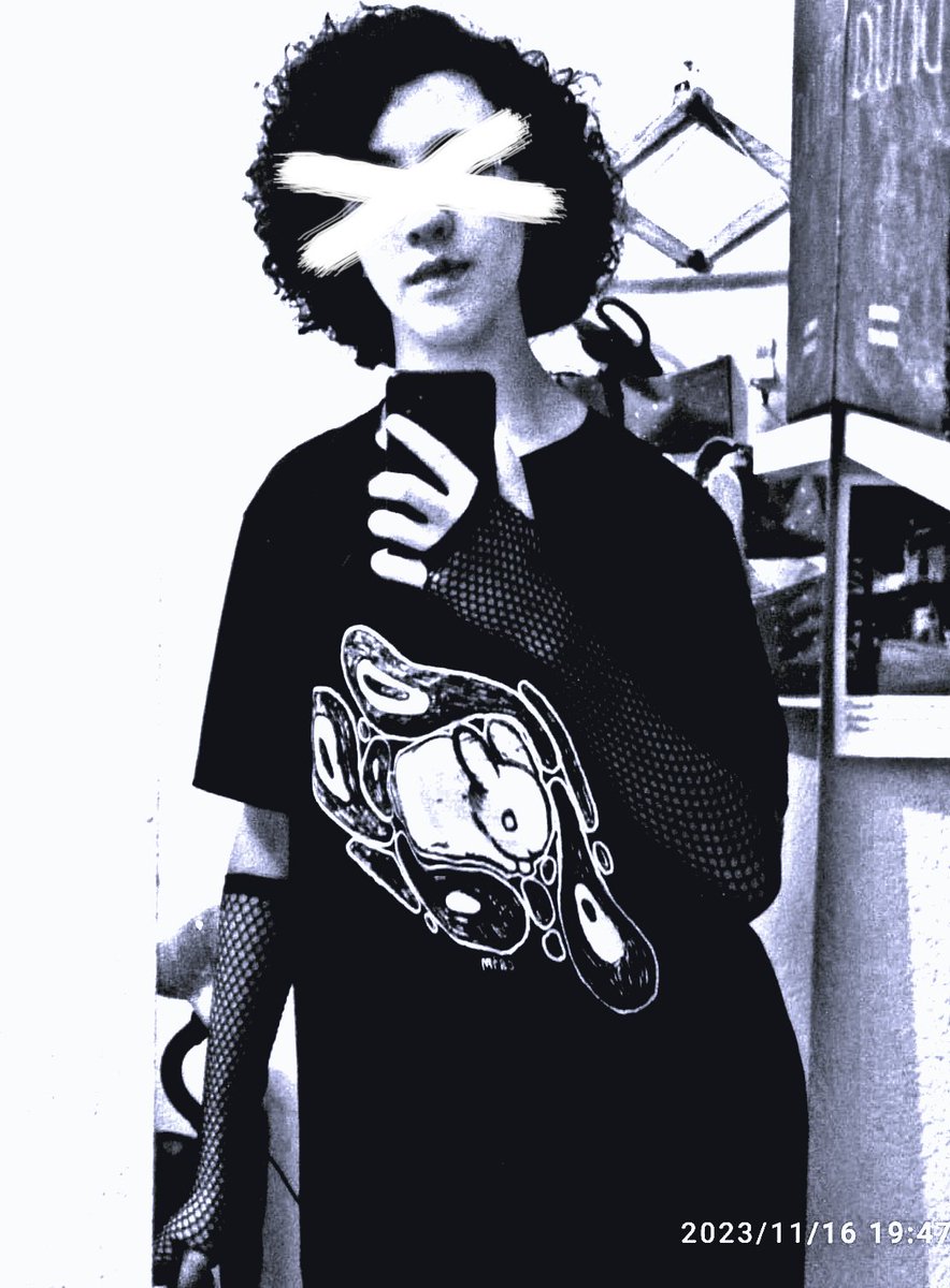 TayComCores's tweet photo. n consegui escolher uma favorita, ent ta aí as duas!
a camiseta é LINDA e SUPER confortável, to completamente apaixonade
COMPREM #CaimHerz #RPGCORE #CaimCore
e não se esqueçam: 🖤sei nett zu dir selbst🤍 https://t.co/p0wfNUUUl7