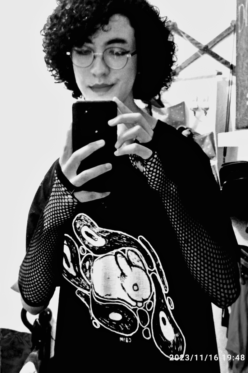 TayComCores's tweet photo. n consegui escolher uma favorita, ent ta aí as duas!
a camiseta é LINDA e SUPER confortável, to completamente apaixonade
COMPREM #CaimHerz #RPGCORE #CaimCore
e não se esqueçam: 🖤sei nett zu dir selbst🤍 https://t.co/p0wfNUUUl7