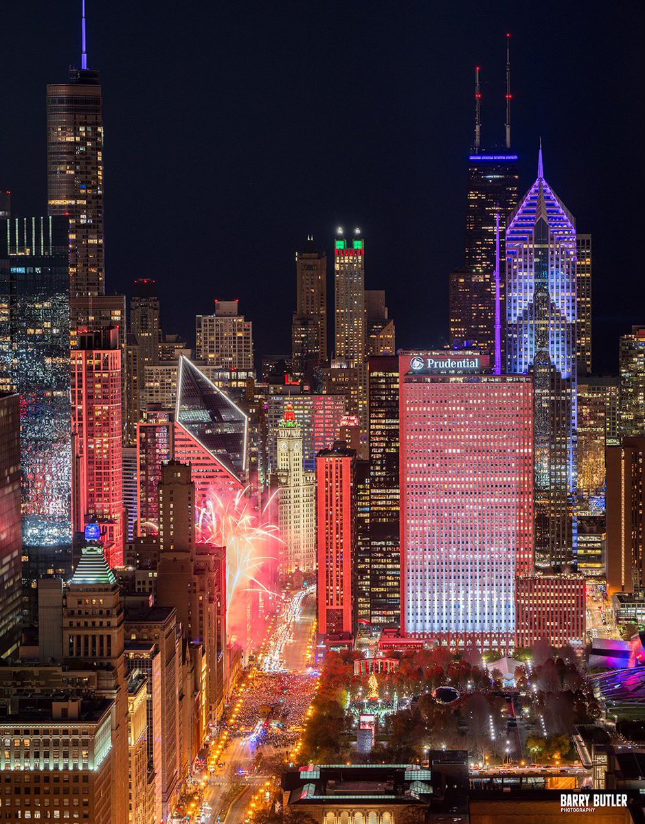 barrybutler9's tweet image. Let the Holiday Season Begin!   Tonight's Tree Lighting Ceremony in Chicago's Millennium Park. #chicago #christmas #news