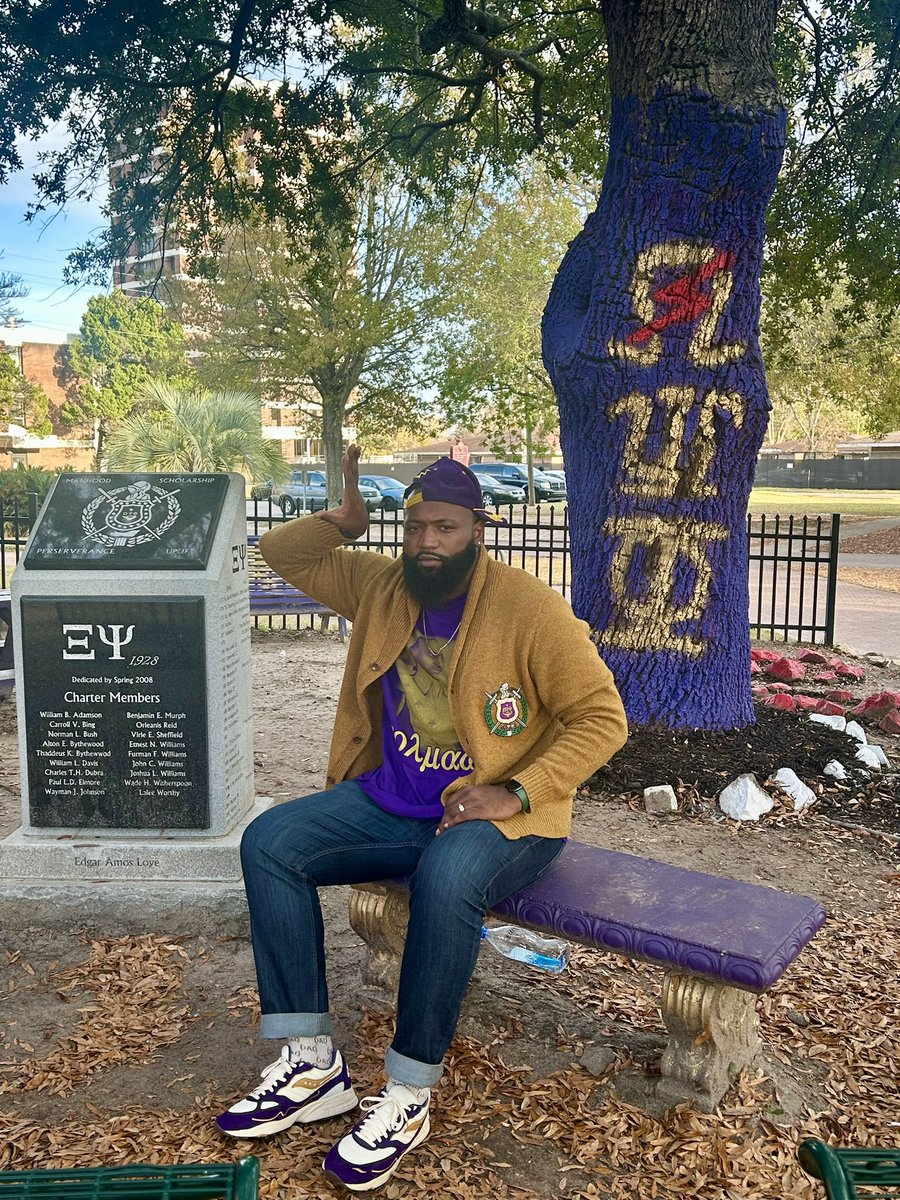 jFRESHp's tweet image. ESSENTIALS FOR FOUNDERS DAY! 💜⚡️🐶 @BimmaWilliams 
#Saucony #OmegaPsiPhi #DaBruhz #TheQues #Que #ΩΨΦ