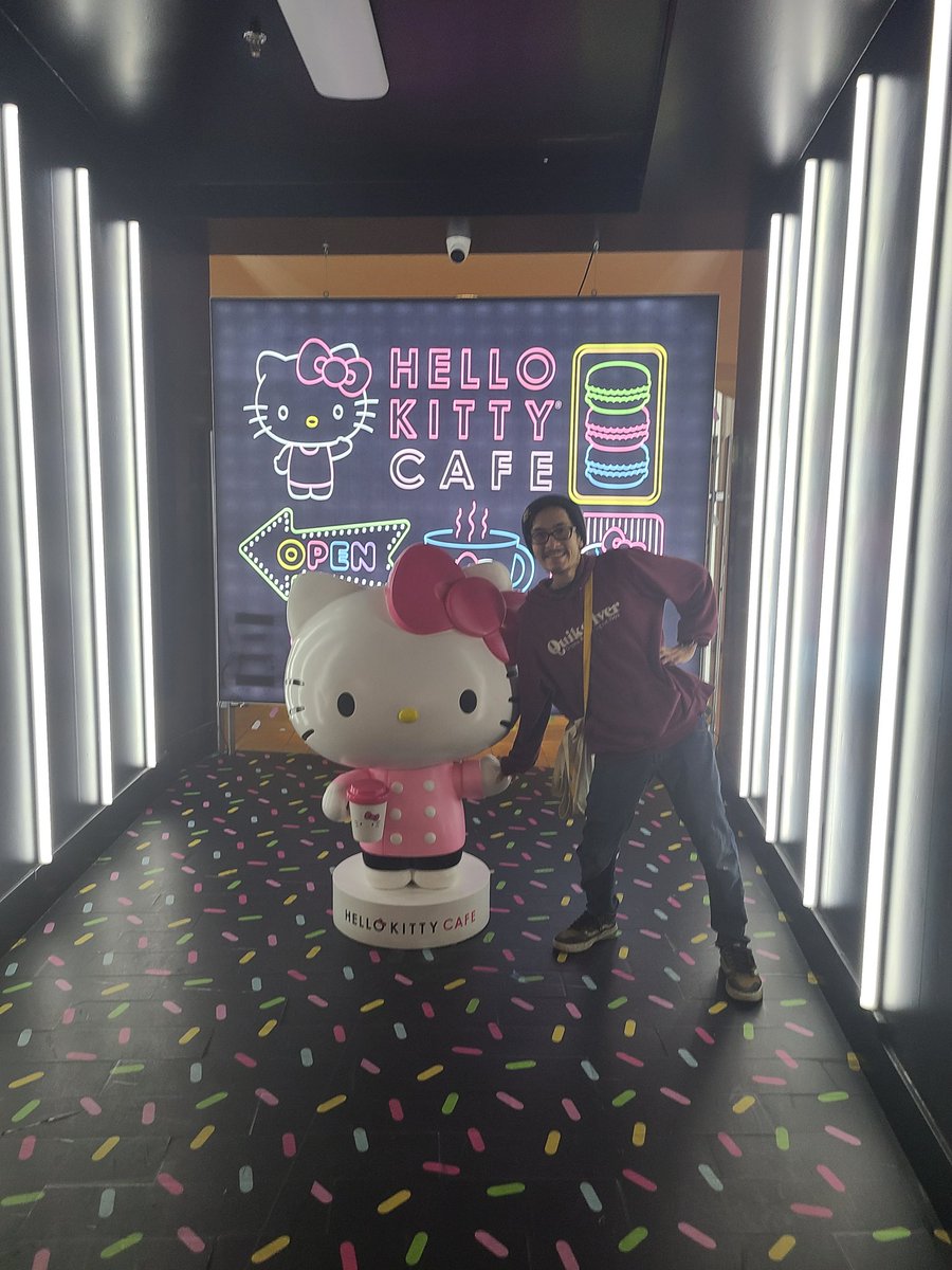 wtf_mike's tweet image. My main squeeze Chef Kitty. #hellokittycafe #lasvegas #yeschef