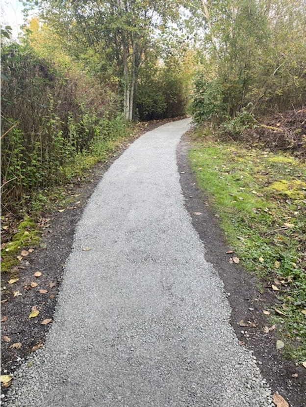 The trail crew finished up the remaining gravel at Magnuson Wetland Trail and resurfaced 150 feet of trail and used 2 yards of crushed rock. #ParkProudSeattle #SeattleShines #beforeandafter