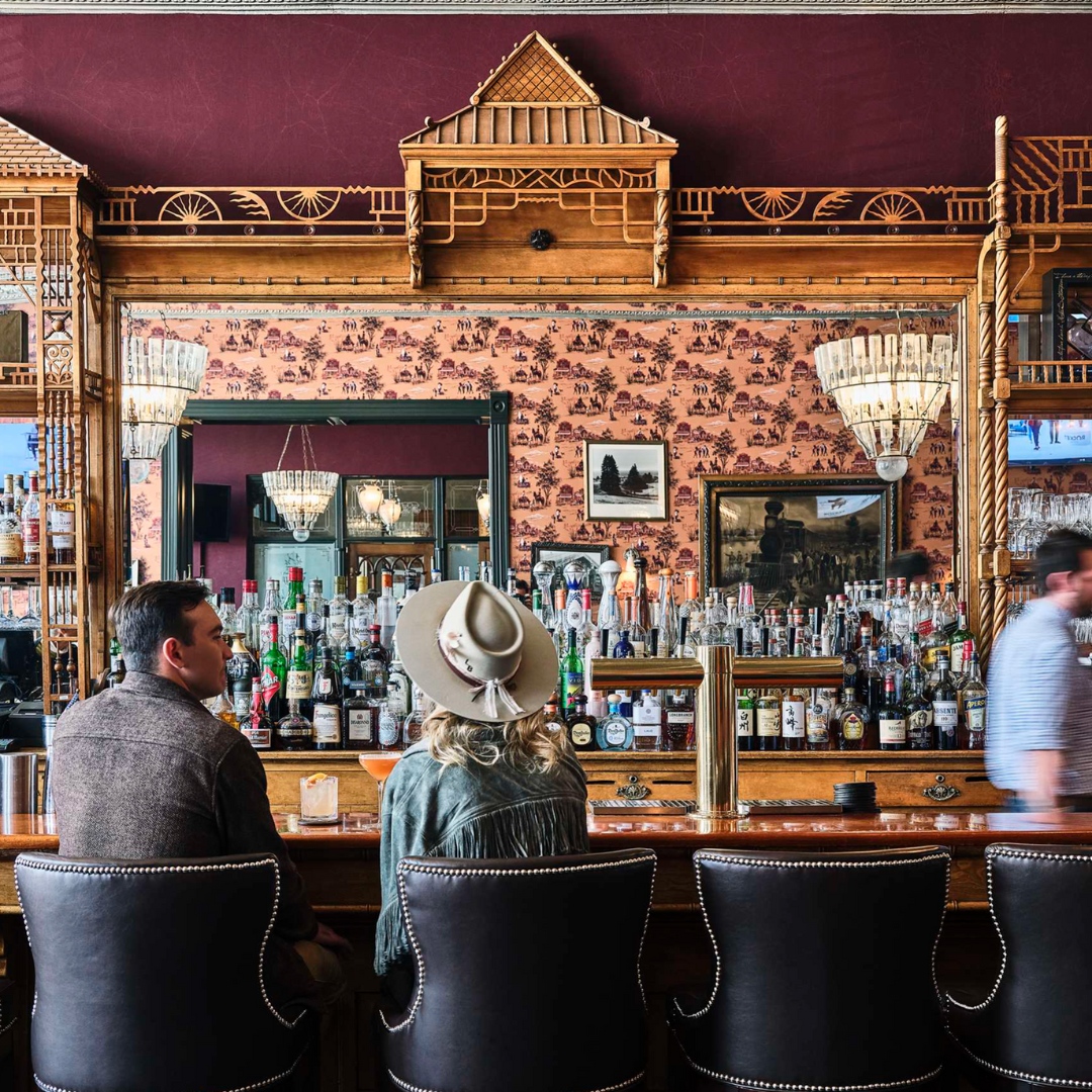 Sometimes, luxury is quiet. It comes in the form of secluded beaches, private VIP transfers, and private tours. But what if you prefer to see and be seen? For those interested, we suggest Aspen.
#apresski #luxurytravel #hoteljeromeauberge #aspen #skiweekend #winterweekend