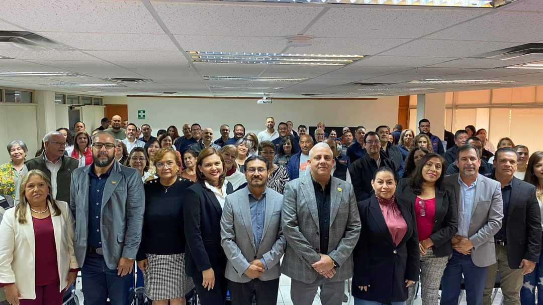 ZendejasSNTE8's tweet photo. #OrgulloSNTE ⭐️
✔️ Con una inversión superior a los 2 millones 800 mil pesos💰, una vez más hacemos entrega en tiempo y forma del bono 🧾 de recuperación correspondiente al tercer trimestre al personal docente y administrativo Pensionado y Jubilado.
https://t.co/2nk5xnLVKZ https://t.co/jGbqkBKMFd