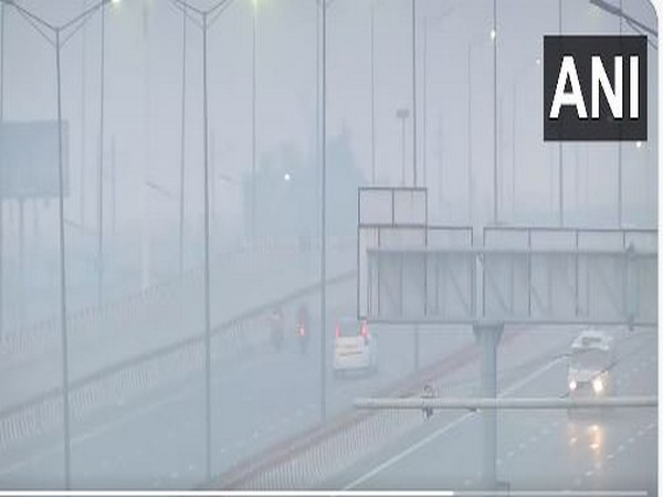ani_digital's tweet photo. Delhi: AQI improves slightly to 'very poor', but no respite for residents from toxic air
Read @ANI Story | https://t.co/wdFrzF3Mk9
#airqualityindex #PoorAir #DelhiAirPollution https://t.co/p9AxoZpNPP