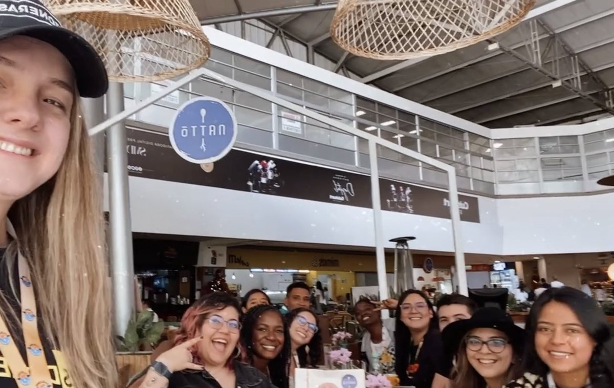 A wonderful day with <a href="/pionerasdev/">Pioneras</a> at <a href="/jsconfco/">JSConf Colombia</a>! 🧡👇🧵

1. We're fortunate to join in the celebration 🎊🥳🎉 with <a href="/KakyRP/">Kaky Rodríguez Petrella</a>. [1/4]