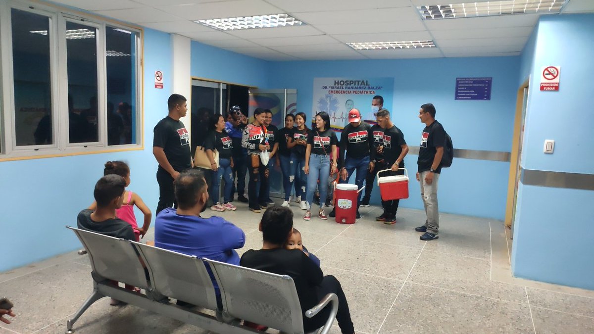 GuaricoMRT2's tweet photo. Desde el Mcpio @tupamaroroscio la tropa #TupamaroRebelde practicando la solidaridad con principios Revolucionarios desde el Hospital Israel Ranuarez Balza con el Tuparepazo.

#SoberaniaEsEsequibo 
#ComunaYProducción https://t.co/jJvaeqJvYK